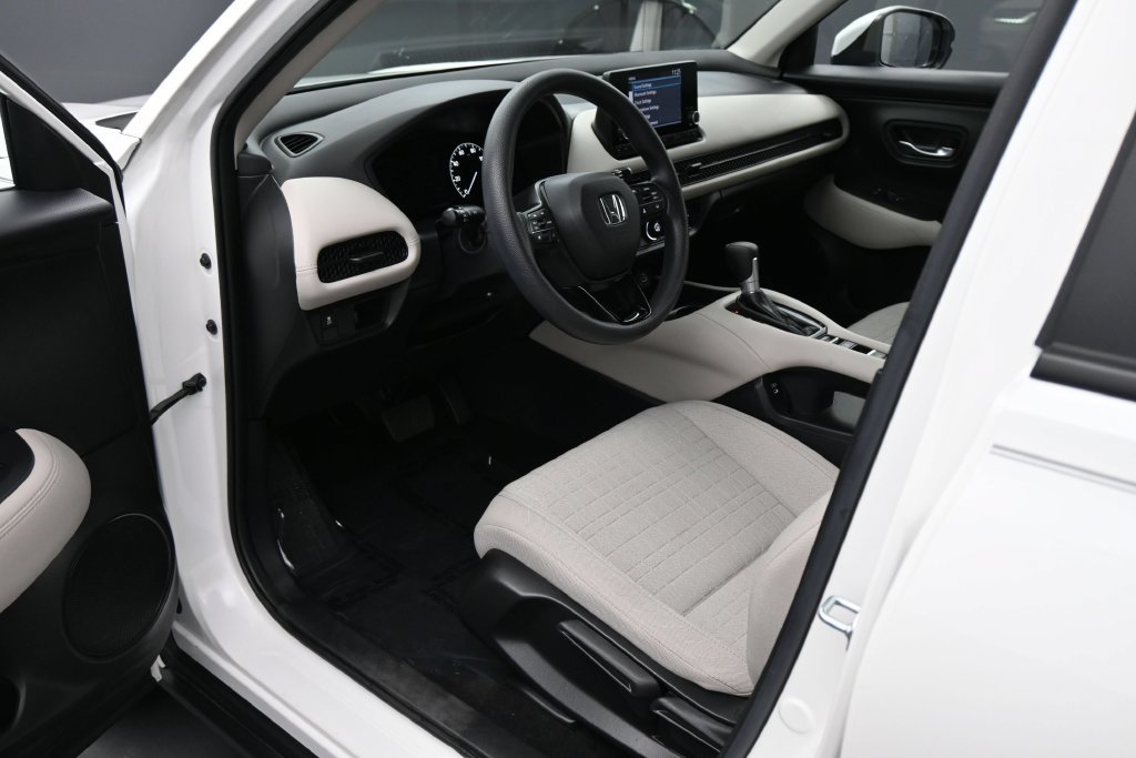Used 2024 Honda HR-V LX image 2