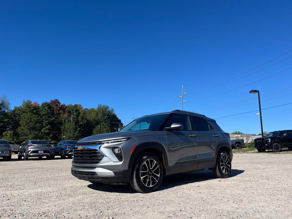 Used 2026 Chevrolet TrailBlazer LT FWD image 2