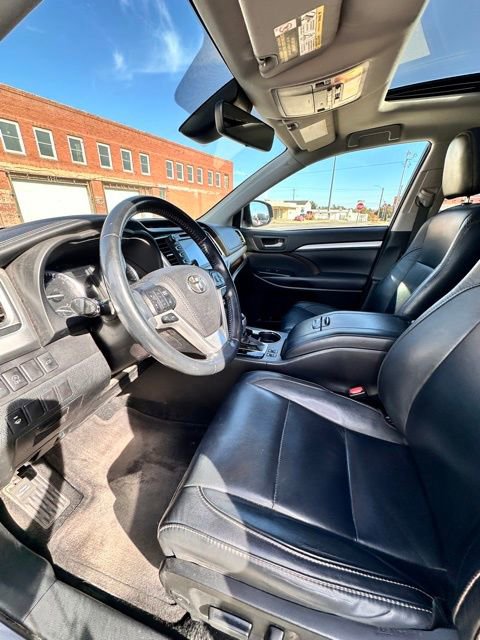 Used 2017 Toyota Highlander XLE image 22