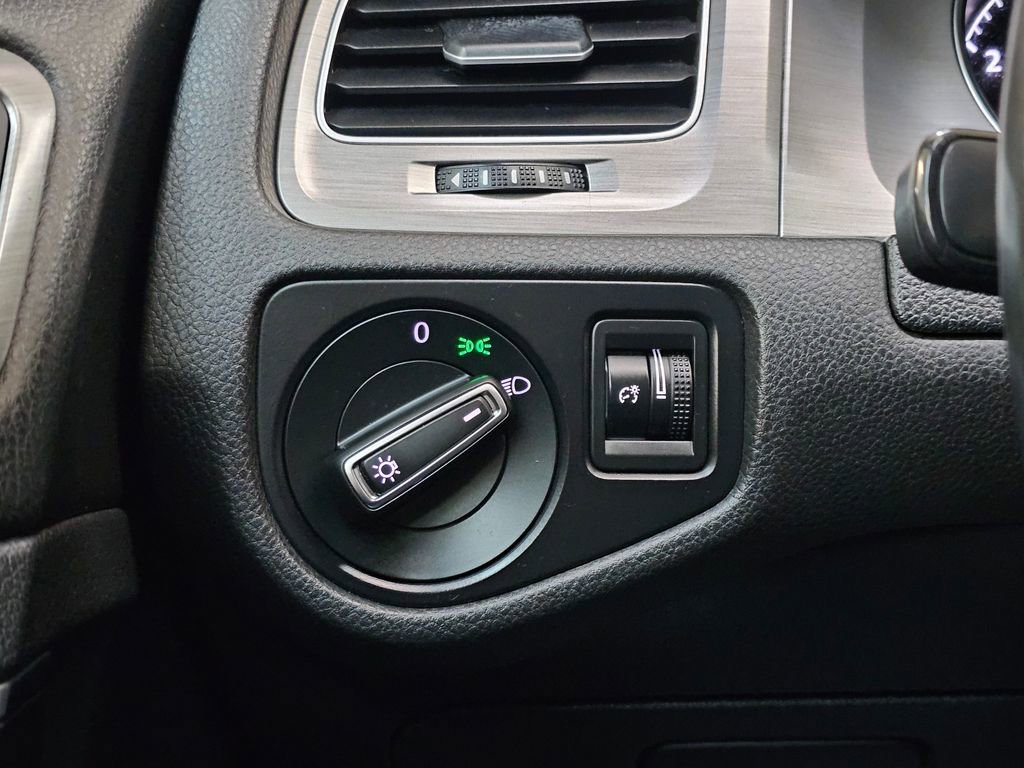 Used 2015 Volkswagen Golf SE image 30