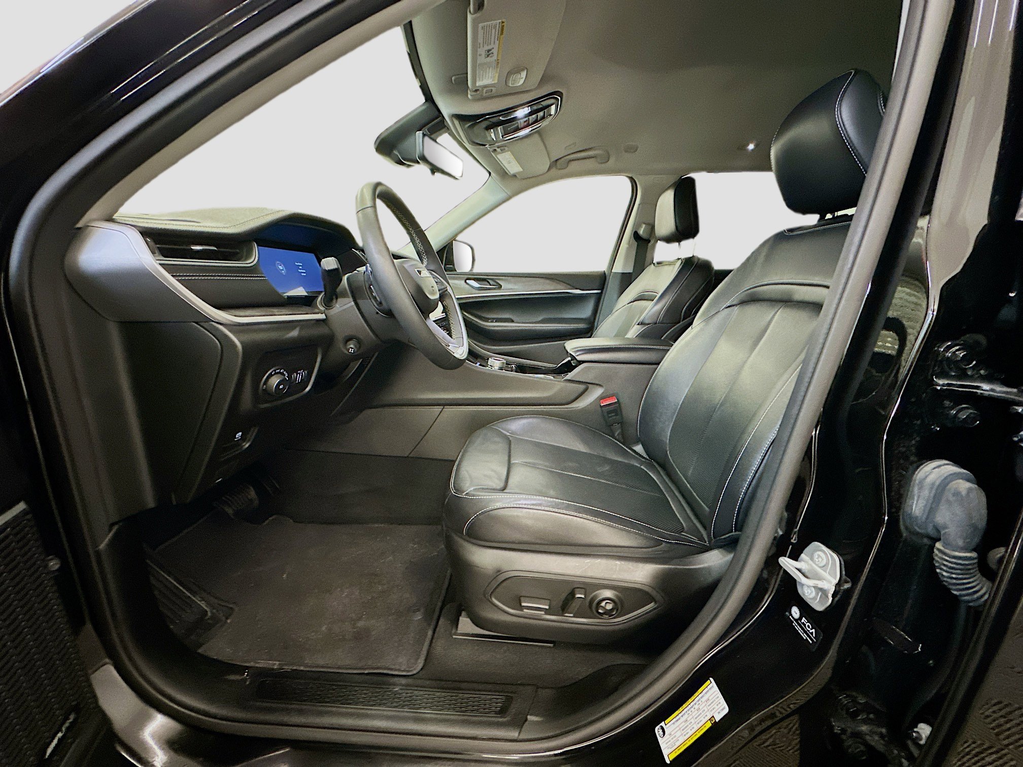 Used 2023 Jeep Grand Cherokee L Limited w/ Luxury Tech Group II image 13