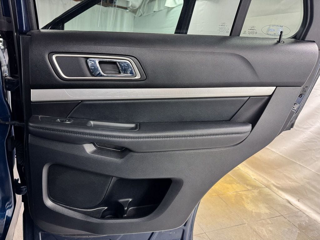 Used 2016 Ford Explorer XLT w/ Equipment Group 202A AWD/4WD image 18