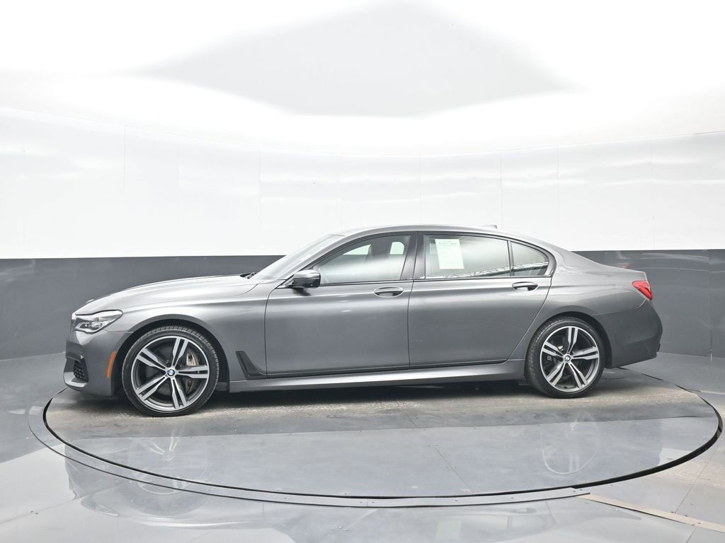 Used 2019 BMW 750i w/ Luxury Rear Seating Package RWD image 3