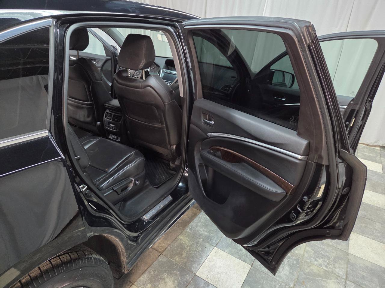 Used 2017 Acura MDX SH-AWD 4D SUV image 12