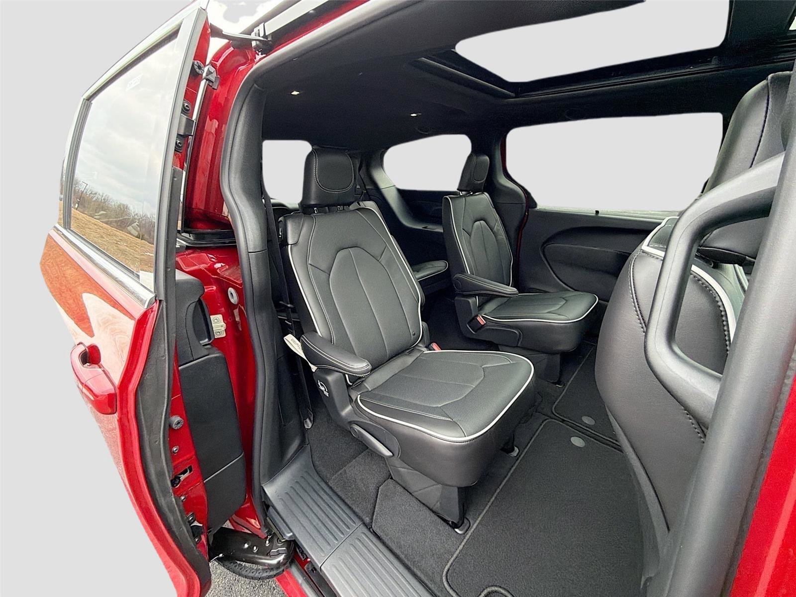 New 2026 Chrysler Pacifica Limited w/ Trailer Tow Group image 29