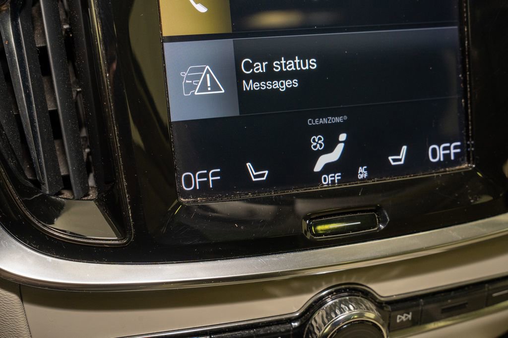 Used 2019 Volvo V60 T5 Momentum image 15