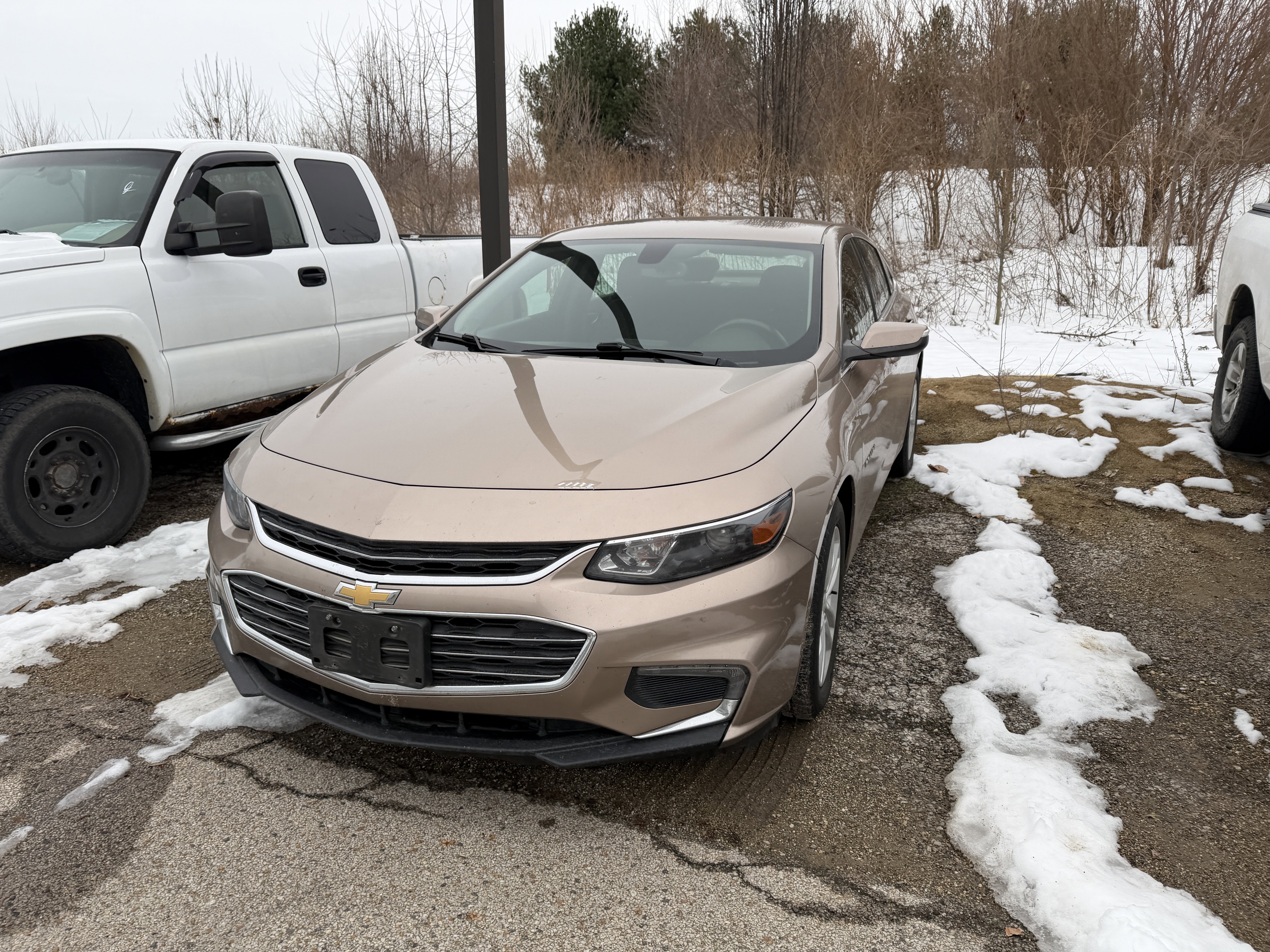 Used 2018 Chevrolet Malibu LT image 2