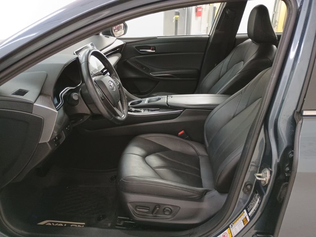 Used 2019 Toyota Avalon XLE w/ Moonroof Package image 15