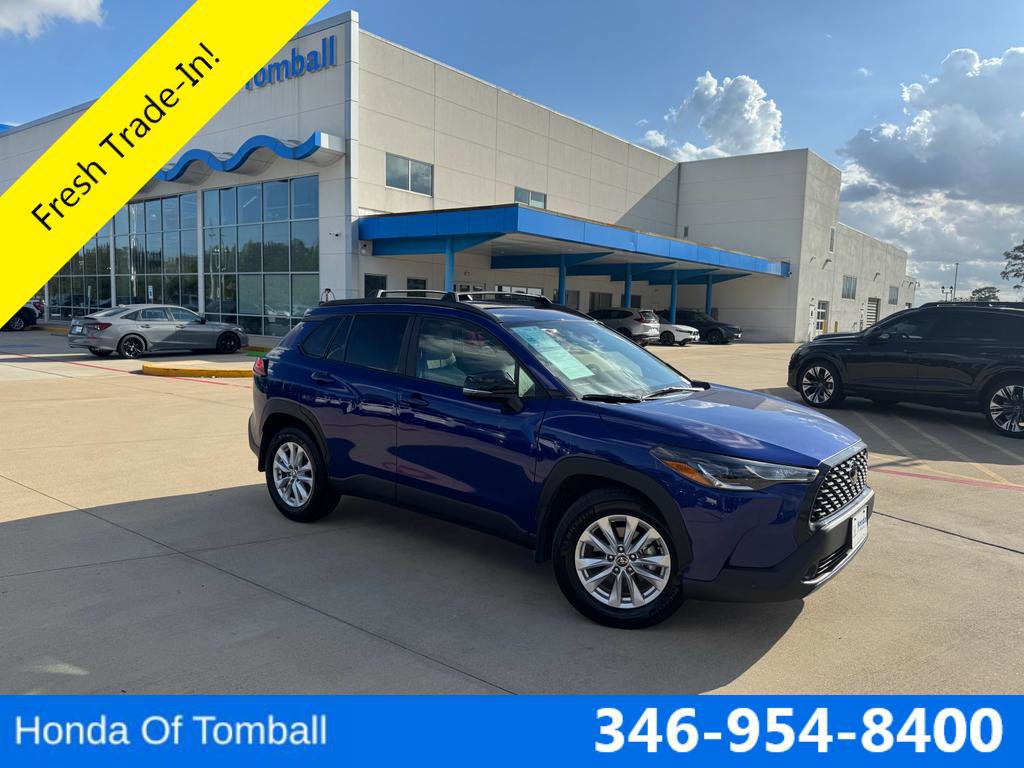 Used 2025 Toyota Corolla Cross LE w/ Moonroof Package FWD image 1