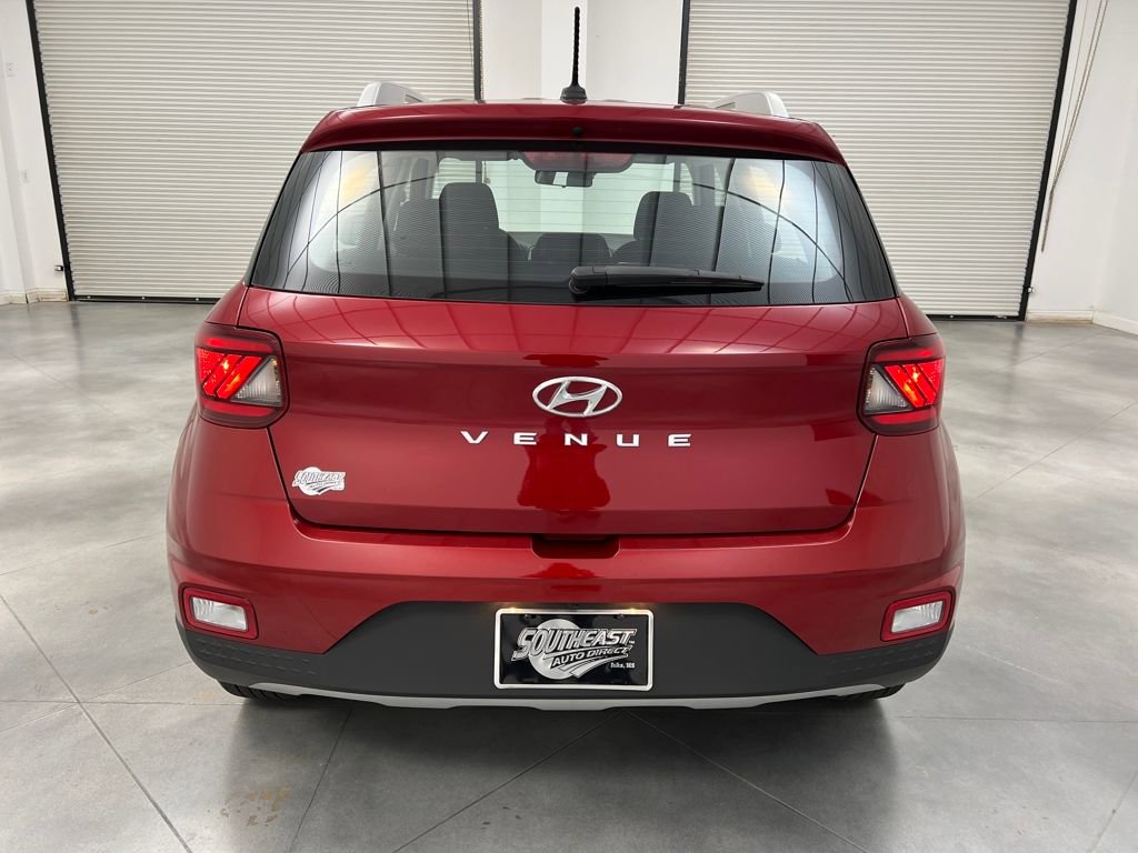 Used 2025 Hyundai Venue SEL image 6