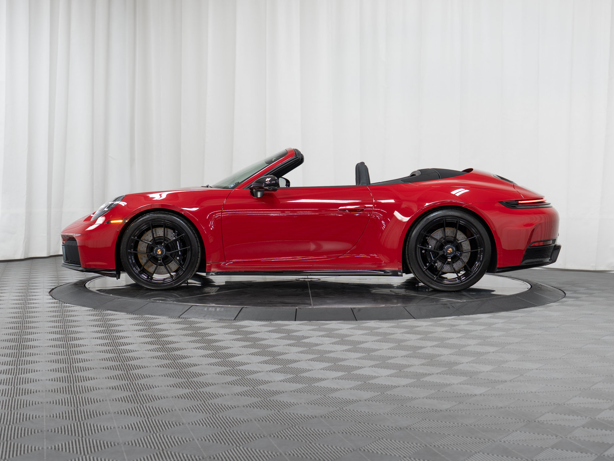 Used 2026 Porsche 911 Carrera 4 GTS AWD/4WD image 34