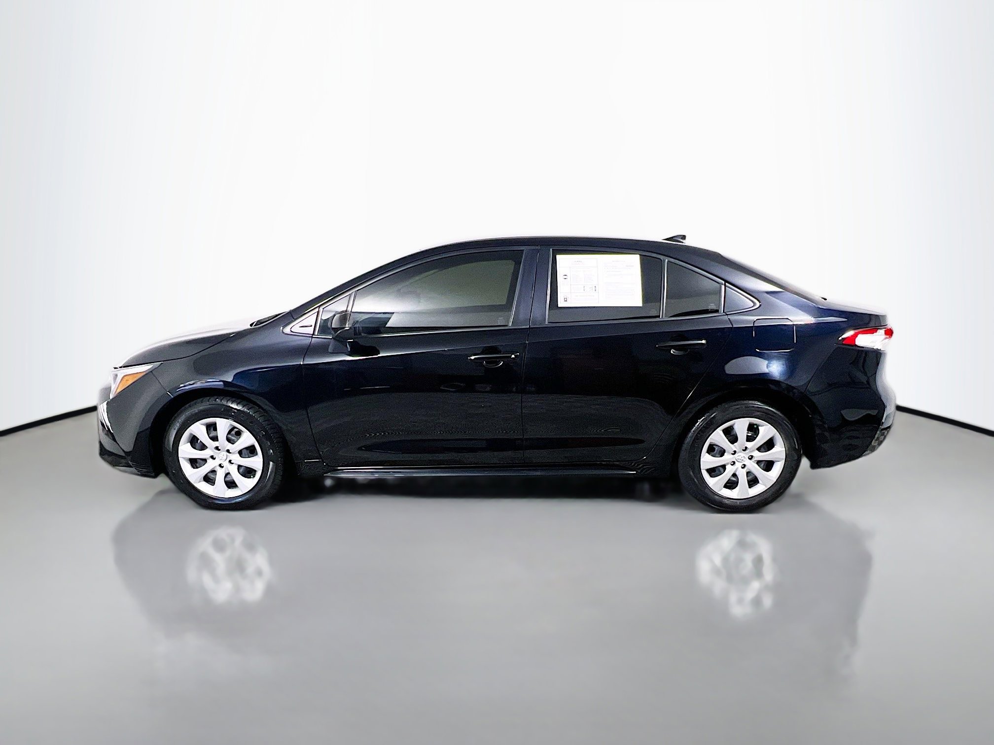 Used 2025 Toyota Corolla LE FWD image 9