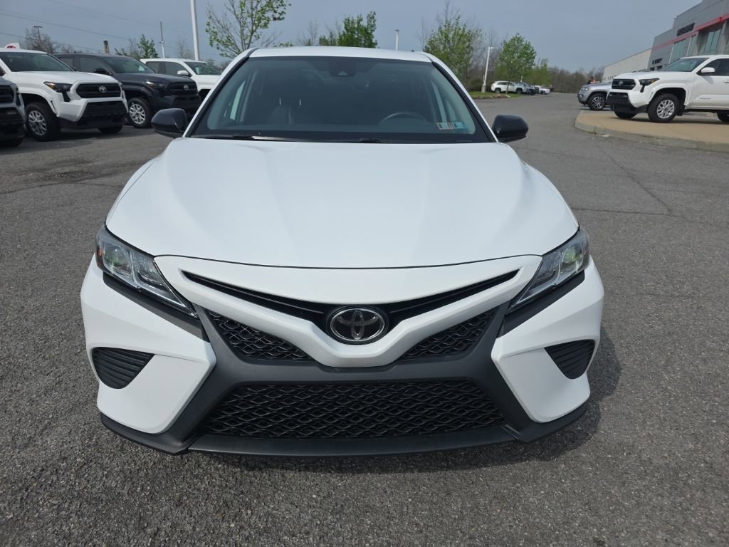 Used 2020 Toyota Camry SE image 2