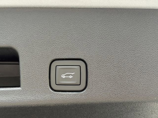 New 2026 Chevrolet Traverse LT w/ Midnight/Sport Edition FWD image 16