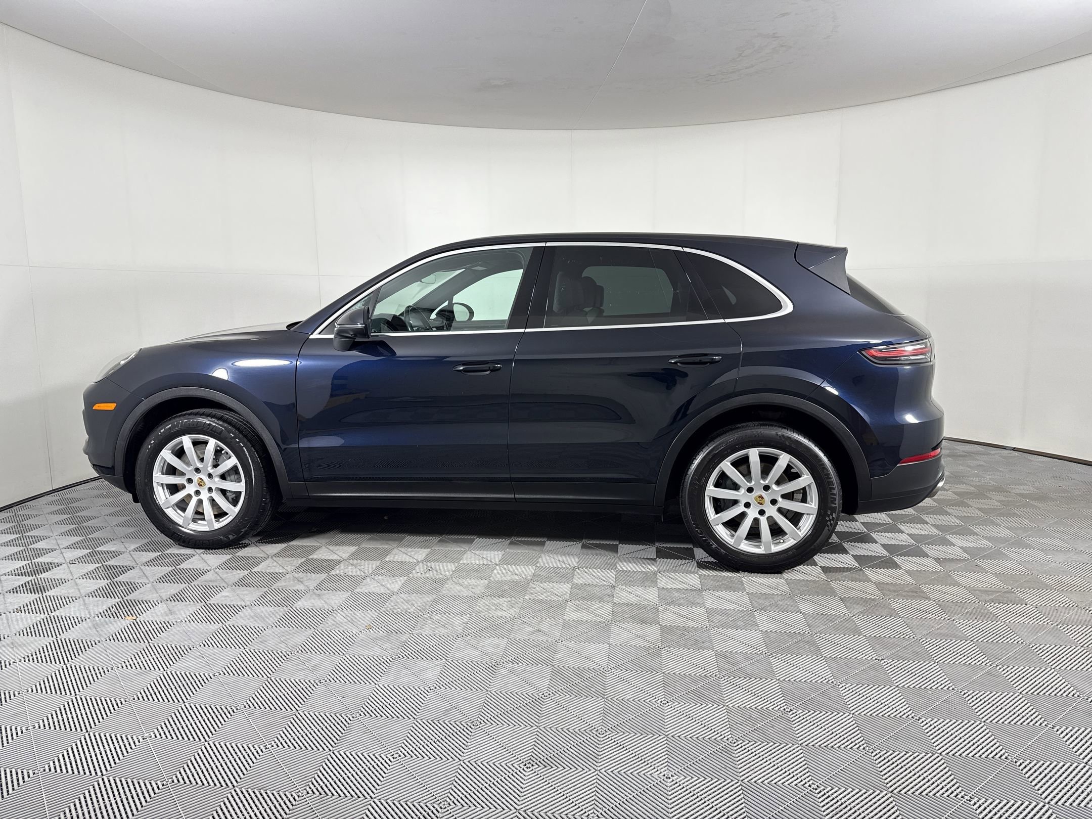 Used 2019 Porsche Cayenne S AWD/4WD image 2