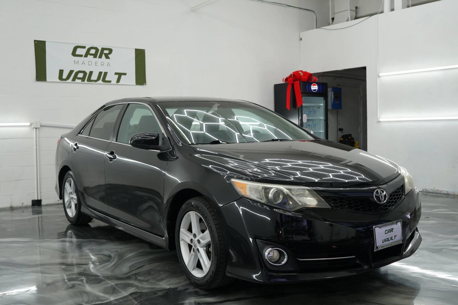 Used 2013 Toyota Camry SE FWD image 3