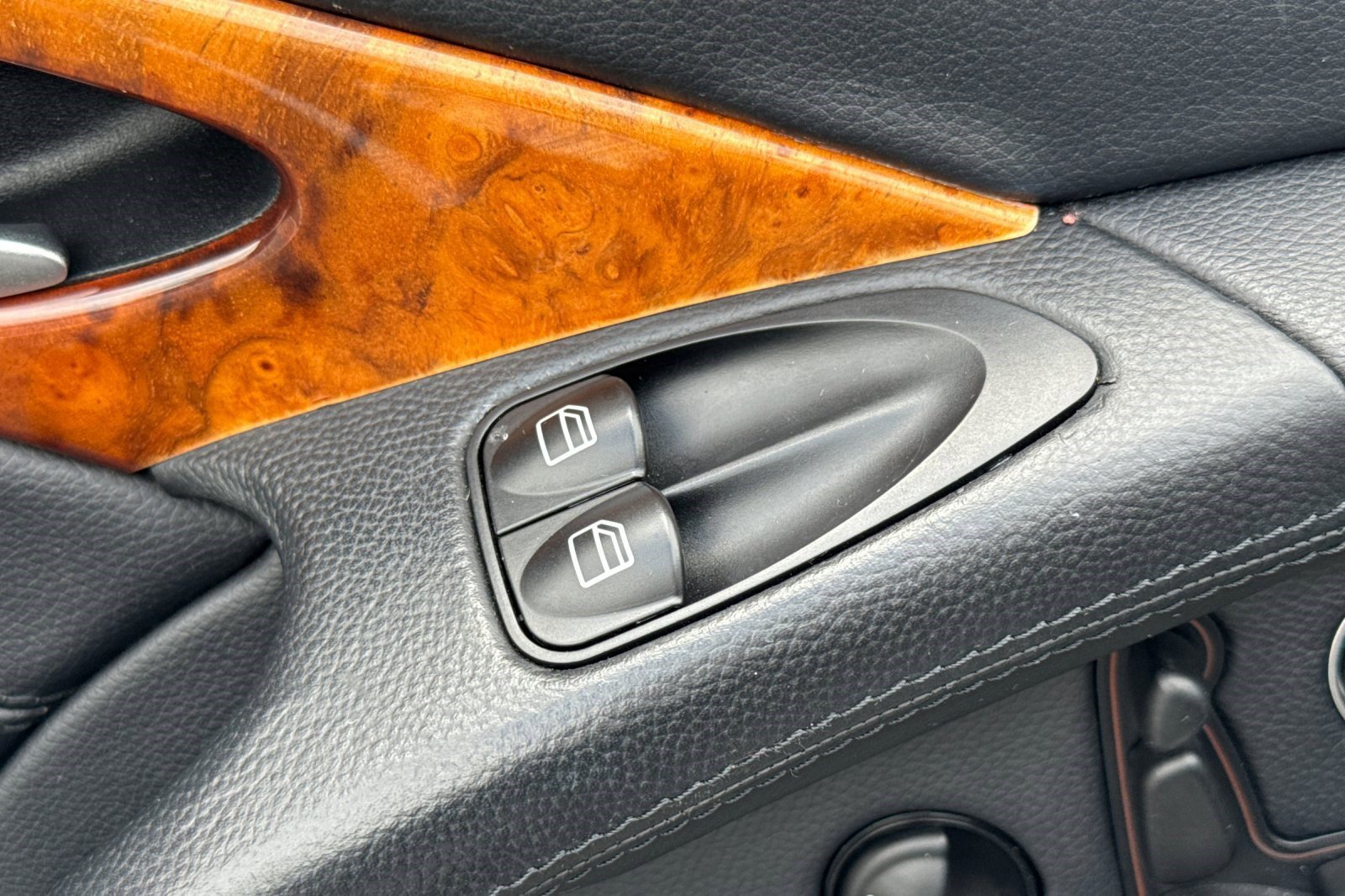 Used 2012 Mercedes-Benz SL 550 image 15