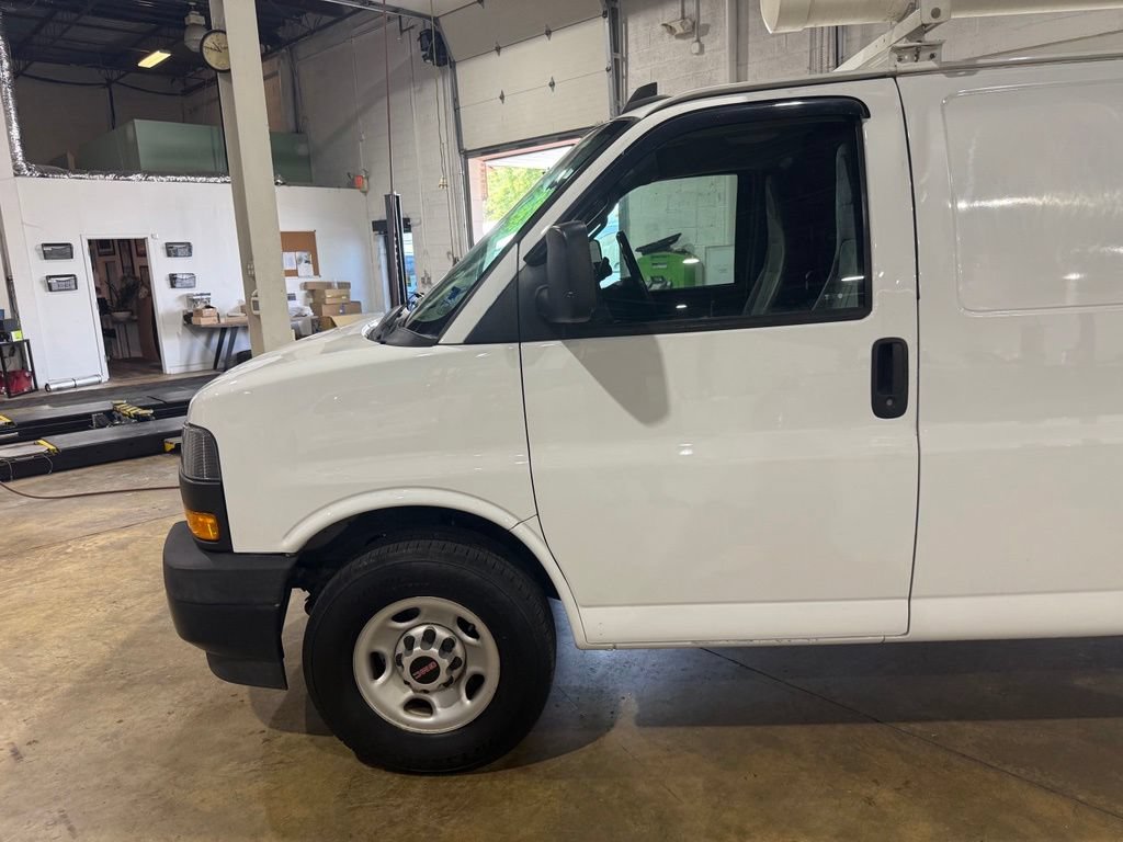 Used 2018 GMC Savana 2500 w/ Driver Convenience Package RWD image 10