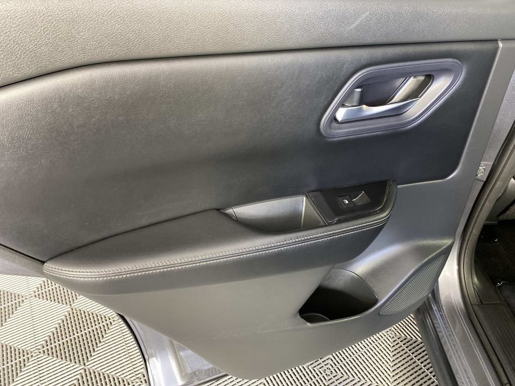 Used 2024 Nissan Rogue SV AWD/4WD image 24