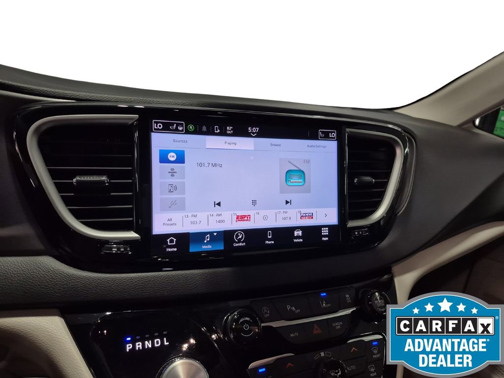 Used 2024 Chrysler Pacifica Touring-L image 27