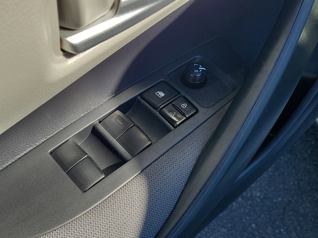 Used 2020 Toyota Corolla LE image 12