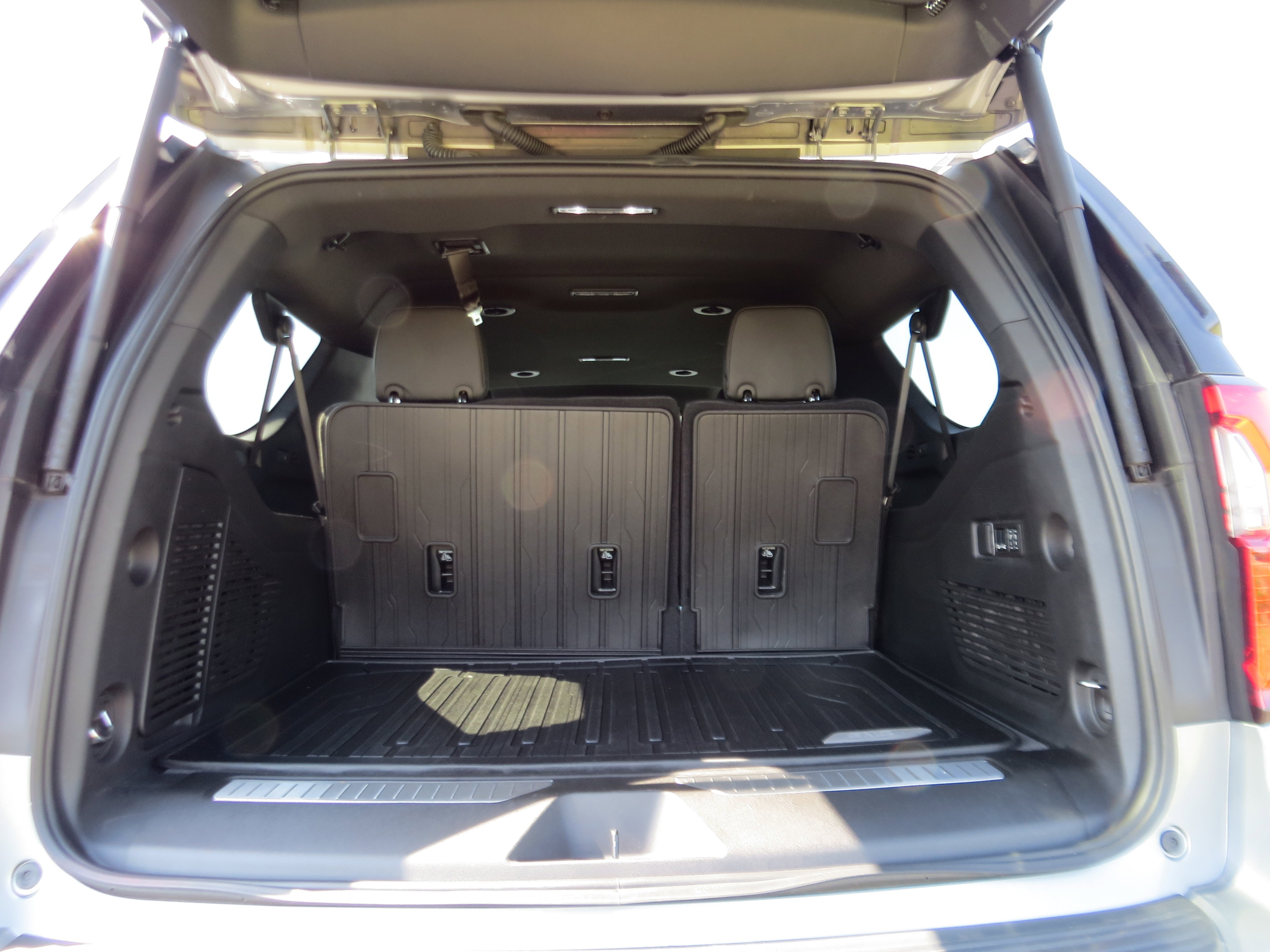 Used 2025 GMC Yukon XL Denali w/ LPO, Floor Liner Package AWD/4WD image 15