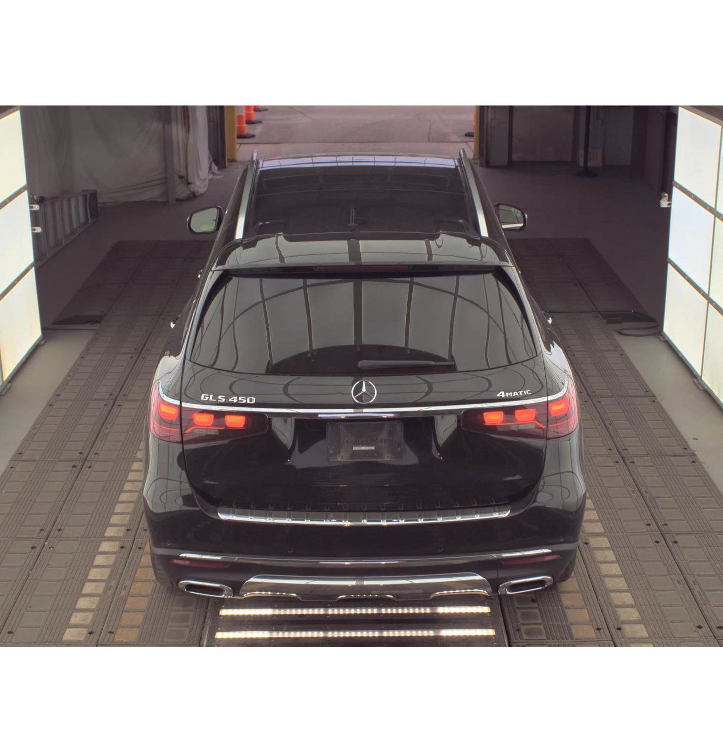 Used 2025 Mercedes-Benz GLS 450 4MATIC image 16