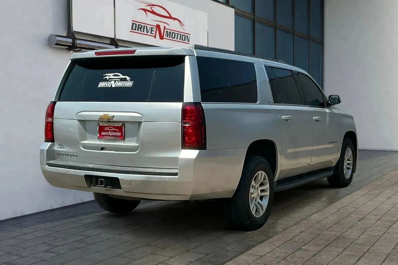 Used 2020 Chevrolet Suburban LT image 4
