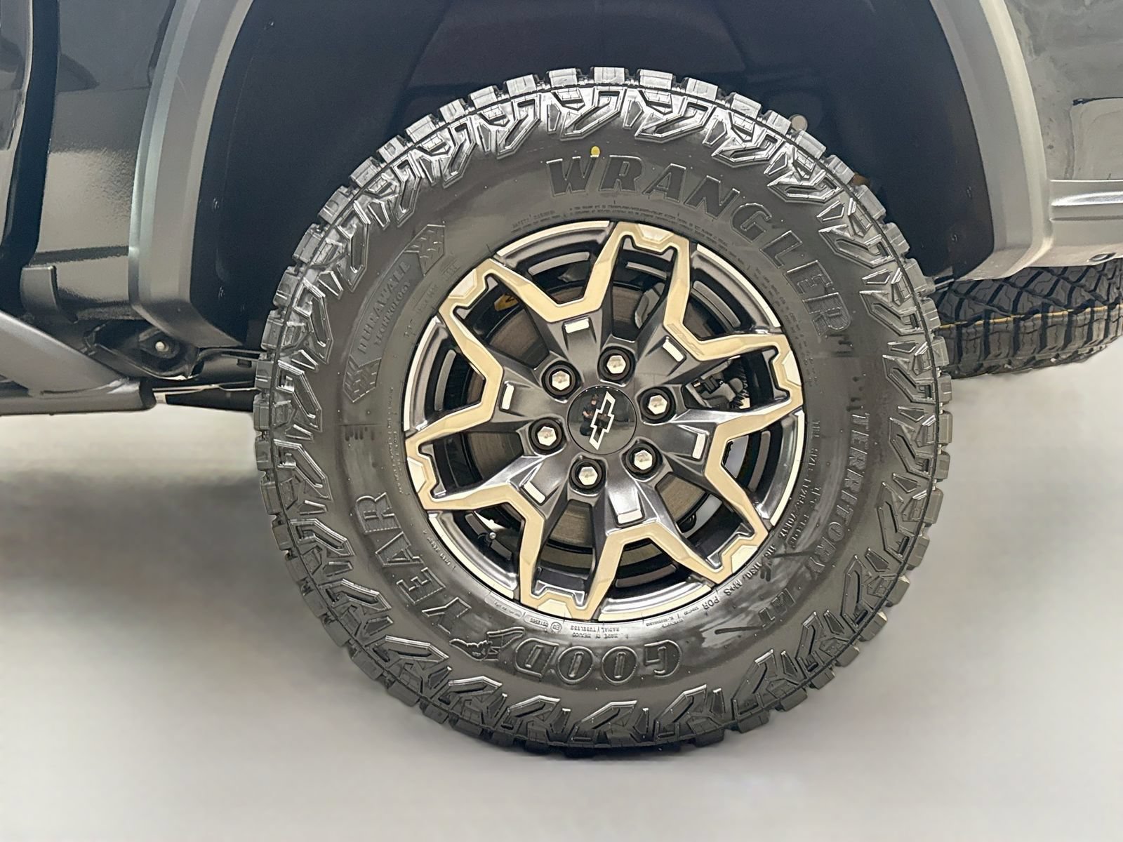 New 2026 Chevrolet Colorado ZR2 w/ Technology Package AWD/4WD image 35