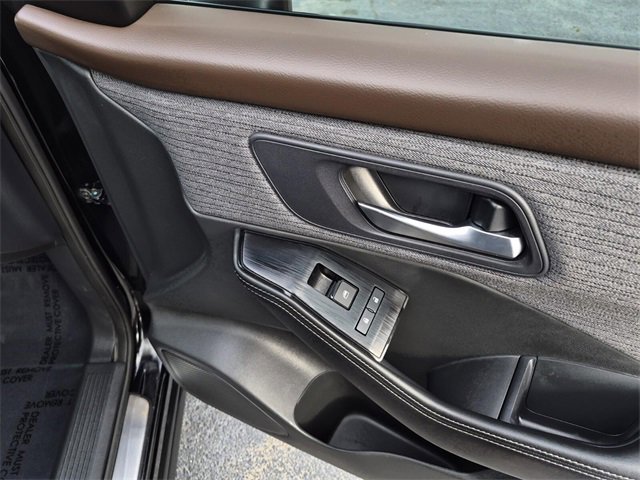 Used 2023 Nissan Rogue SV image 14