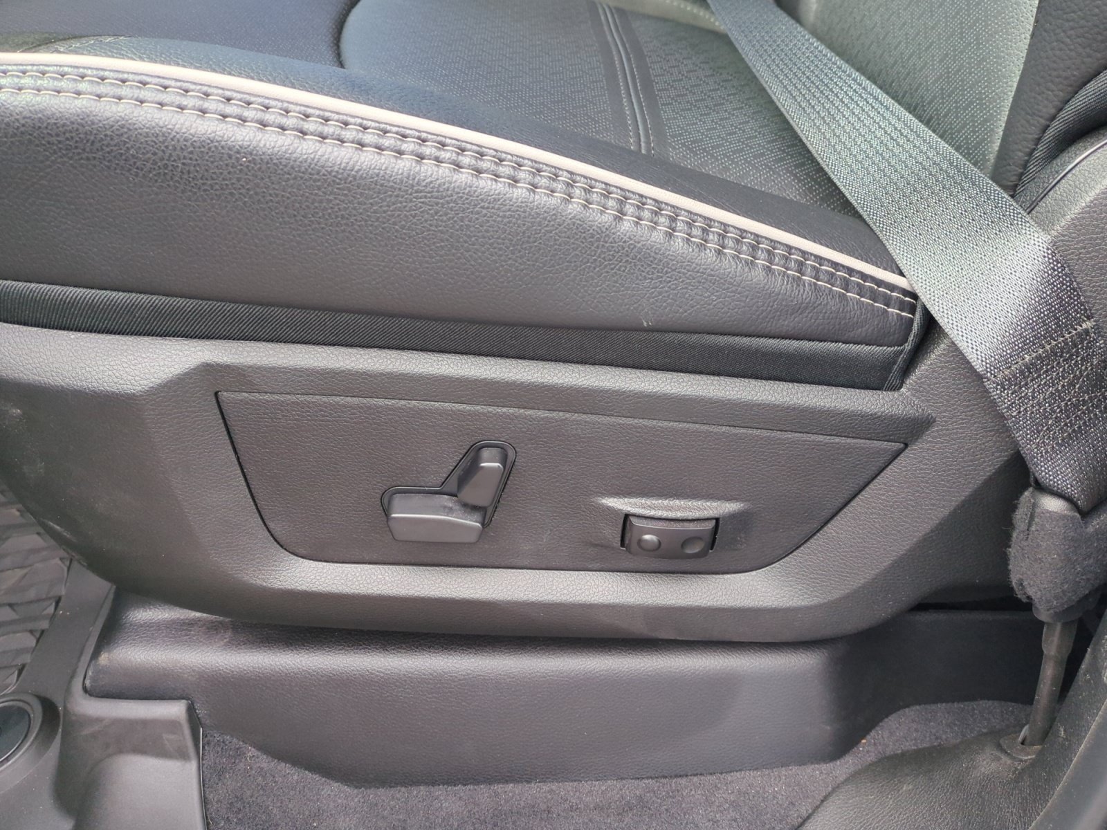 New 2026 RAM 2500 Laramie AWD/4WD image 14