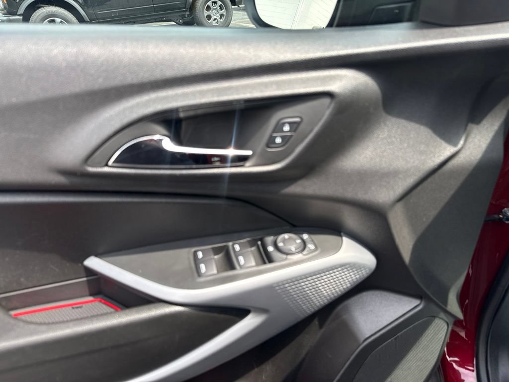 Used 2024 Chevrolet Trax RS w/ Driver Confidence Package FWD image 7