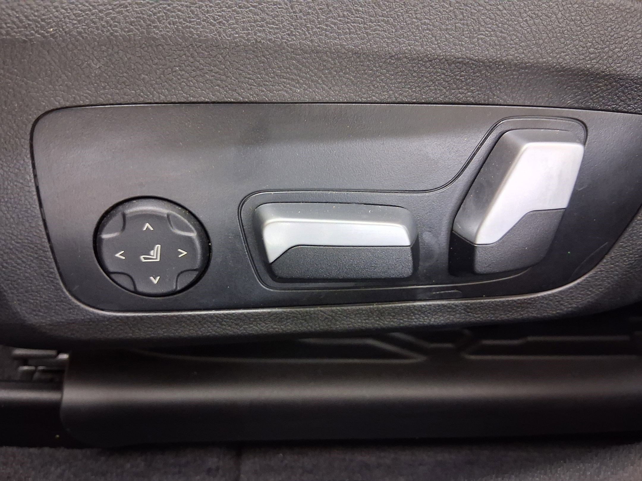 Used 2023 BMW i4 eDrive40 w/ Premium Package RWD image 13