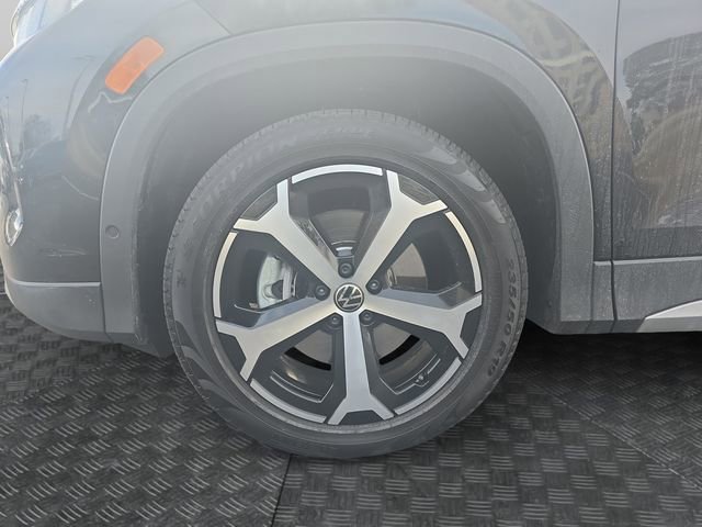 Used 2025 Volkswagen Tiguan SE image 12