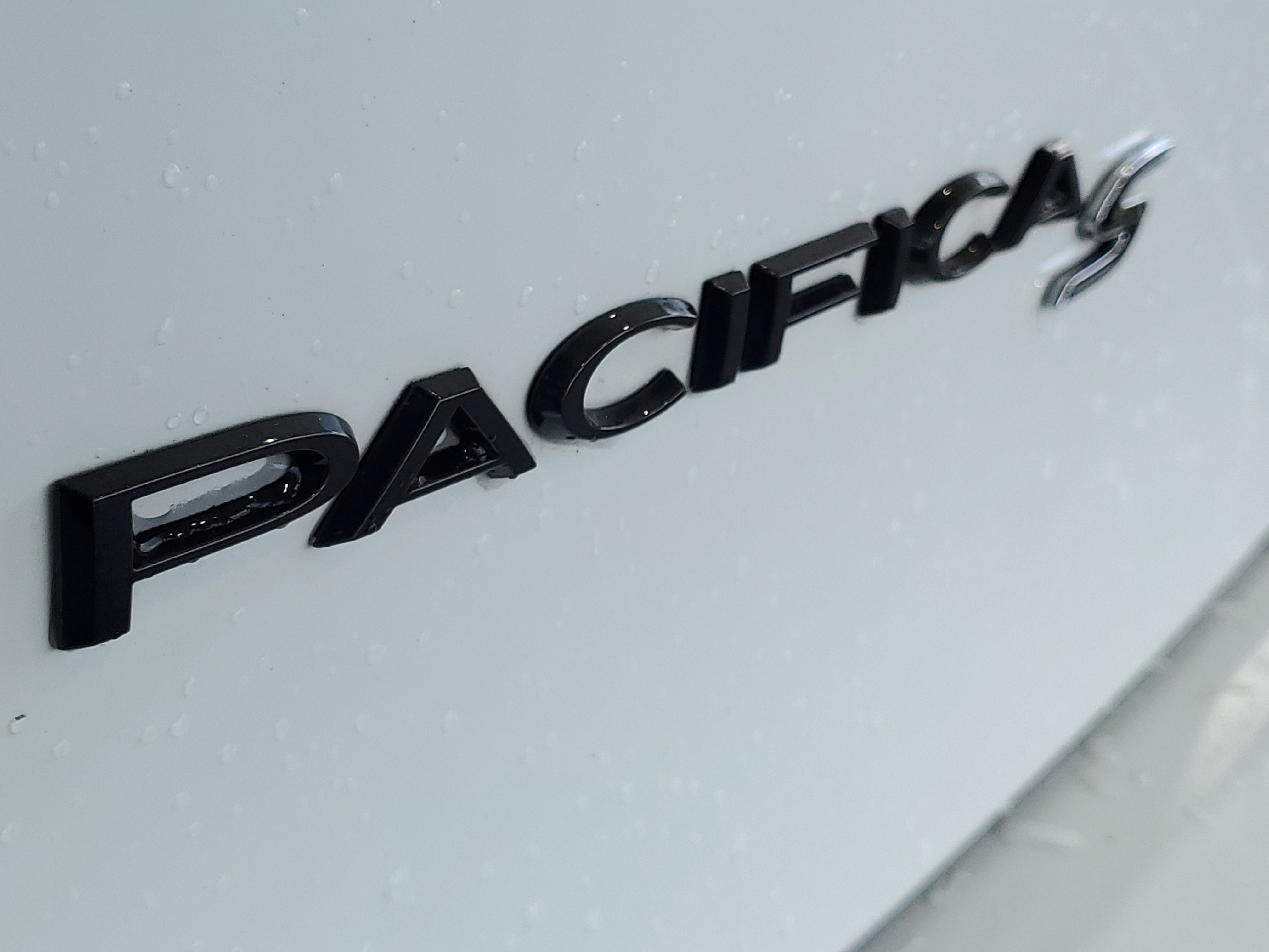 Used 2019 Chrysler Pacifica Touring Plus w/ S Appearance Package FWD image 6