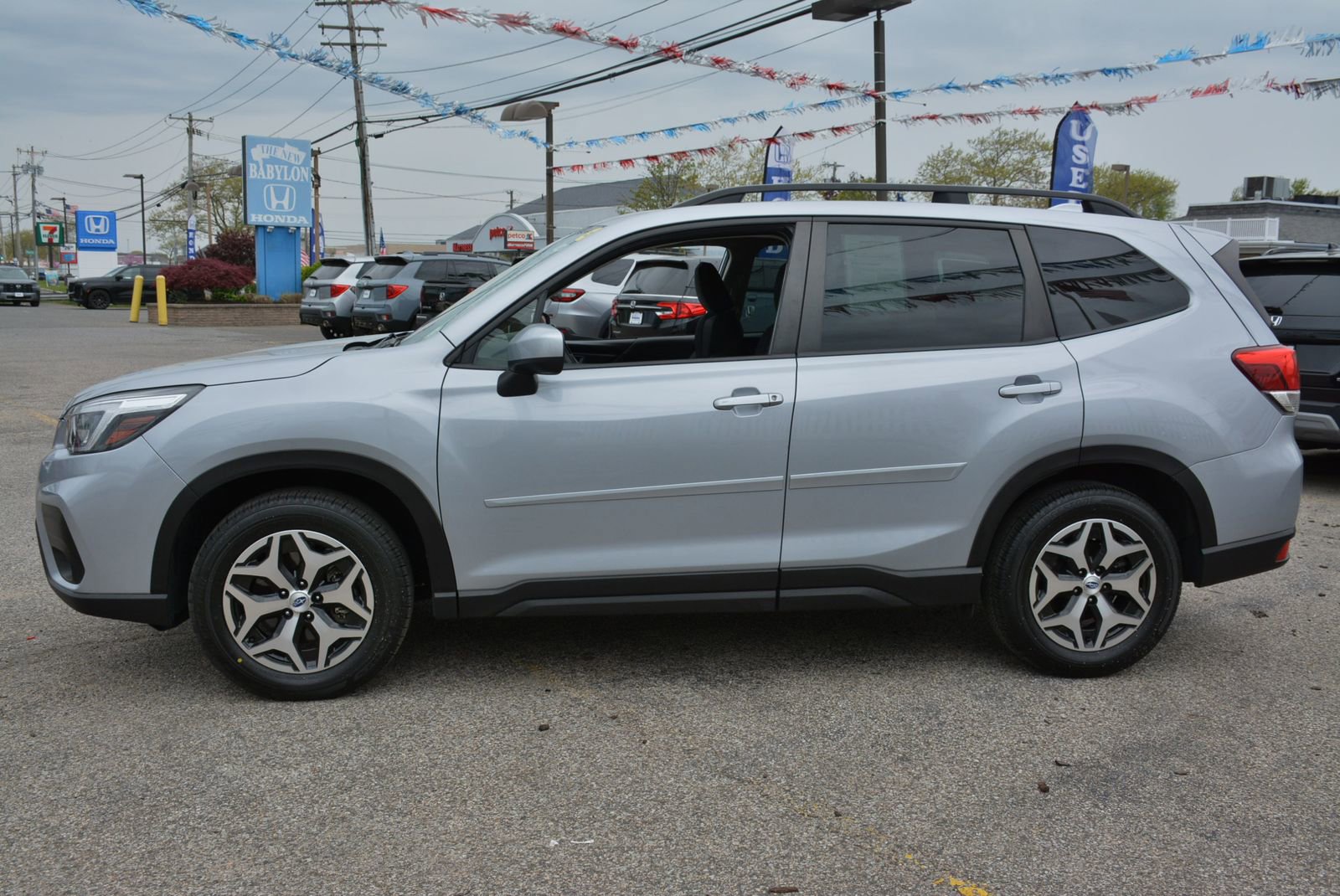 Used 2021 Subaru Forester Premium AWD/4WD image 2