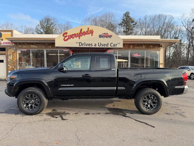 Used 2023 Toyota Tacoma SR5 AWD/4WD image 2