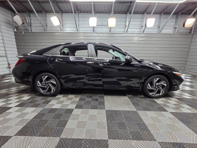 Used 2024 Hyundai Elantra Limited FWD image 9