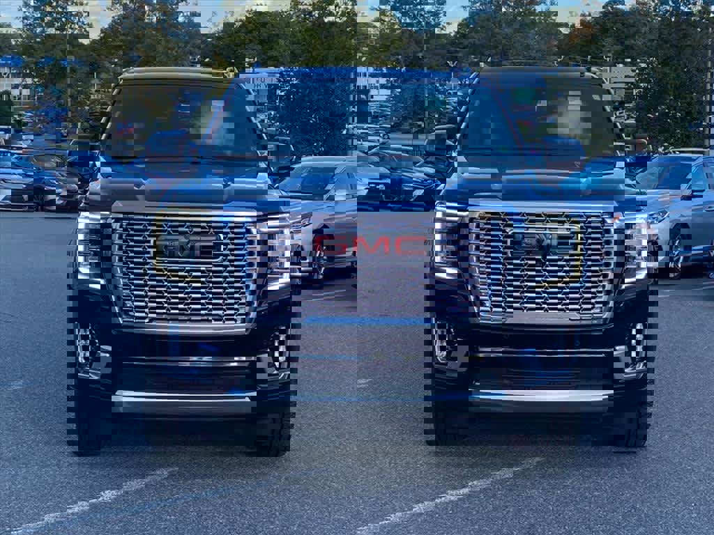 Used 2021 GMC Yukon XL Denali w/ LPO, Illumination Package image 5