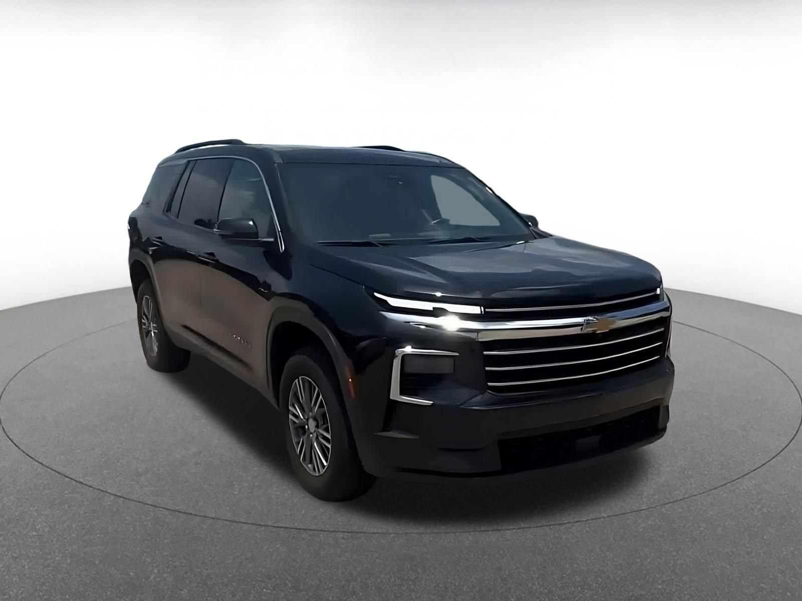 Used 2025 Chevrolet Traverse LT FWD image 3