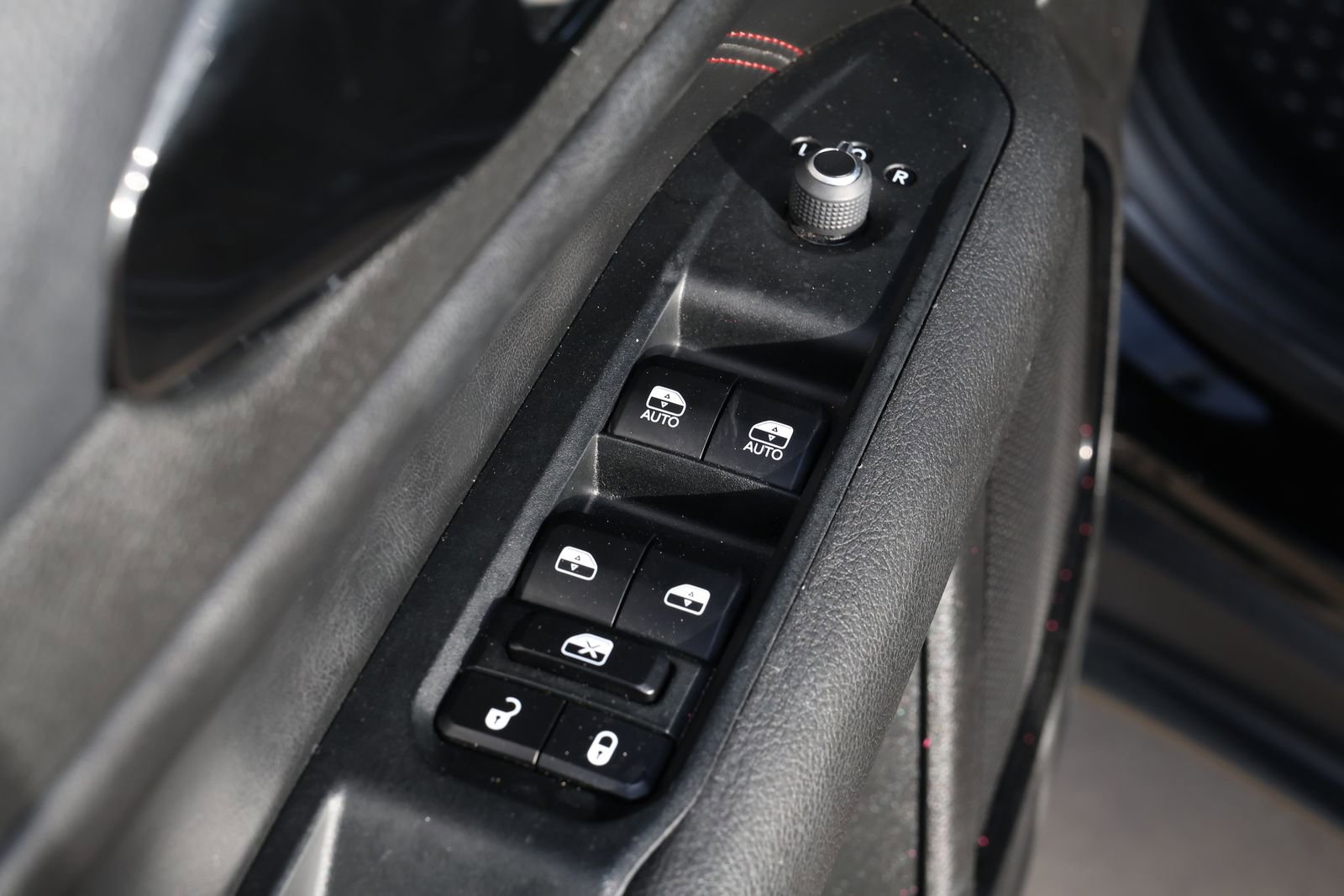 Used 2024 Jeep Compass Trailhawk image 27