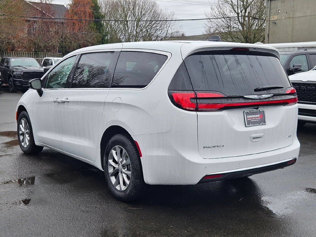 New 2026 Chrysler Pacifica Select AWD/4WD image 5