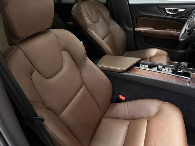 Used 2023 Volvo V60 B5 Cross Country Plus image 40