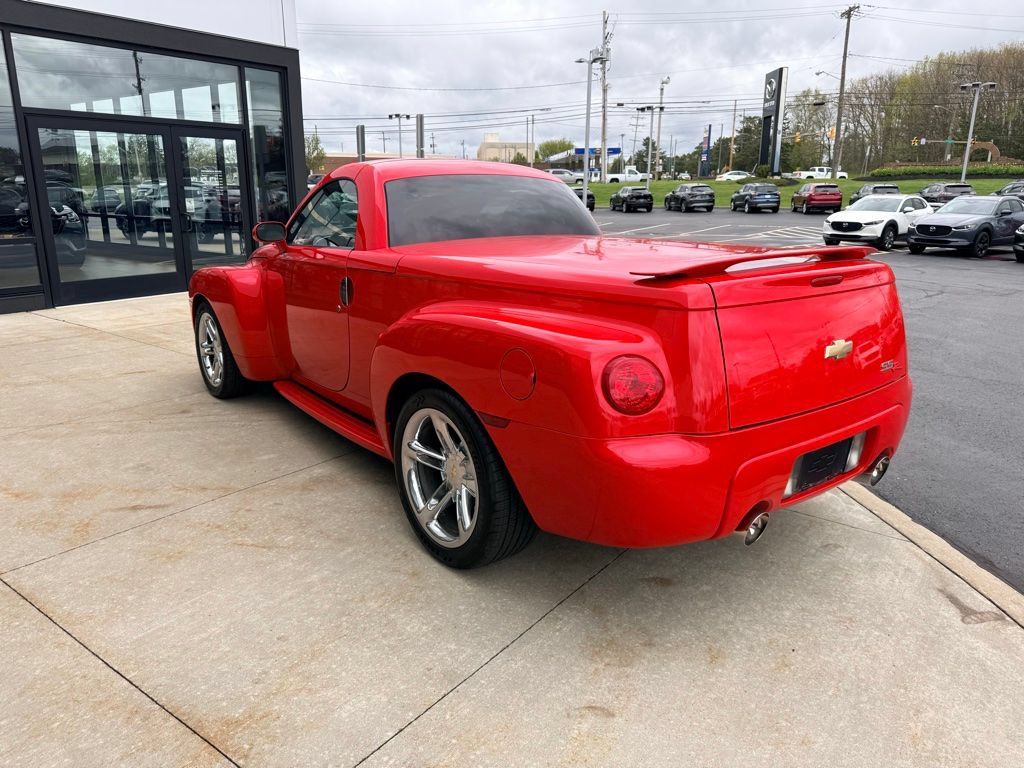 Used 2004 Chevrolet SSR w/ Preferred Equipment Group RWD image 11