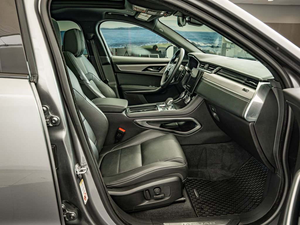 Certified 2025 Jaguar F-PACE R-Dynamic S AWD/4WD image 33