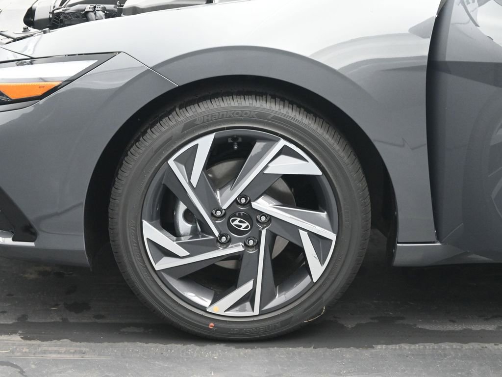 Certified 2025 Hyundai Elantra Limited image 37