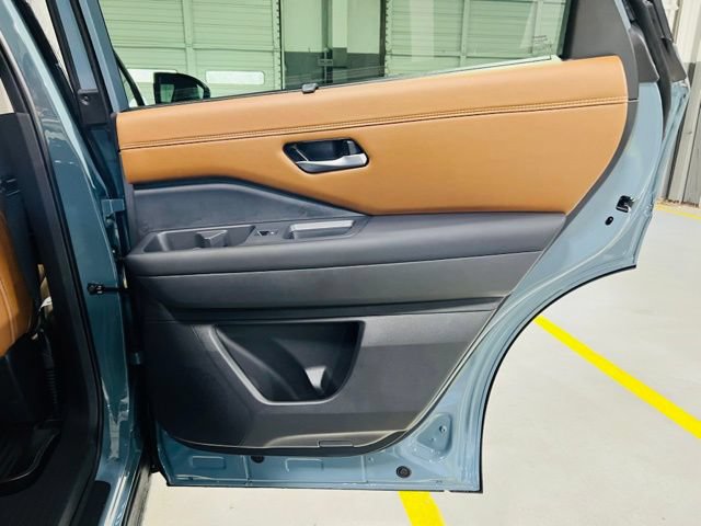 New 2026 Nissan Pathfinder Platinum FWD image 35