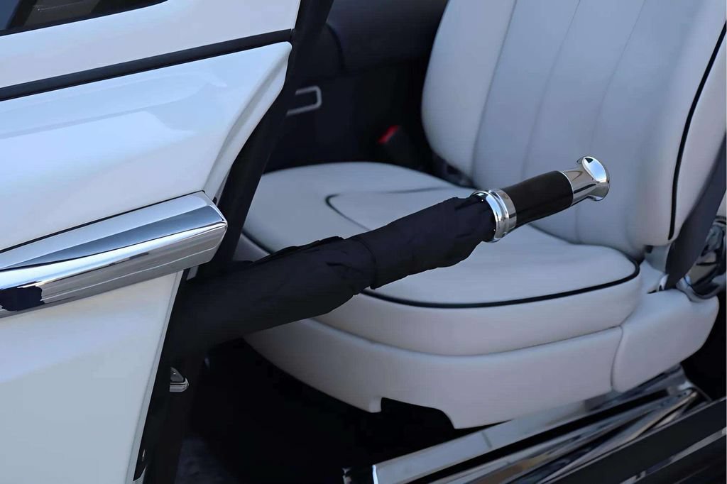 Used 2015 Rolls-Royce Phantom Drophead Coupe RWD image 9
