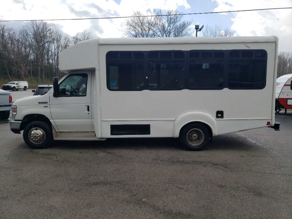 Used 2015 Ford E-350 and Econoline 350 Super Duty RWD image 4