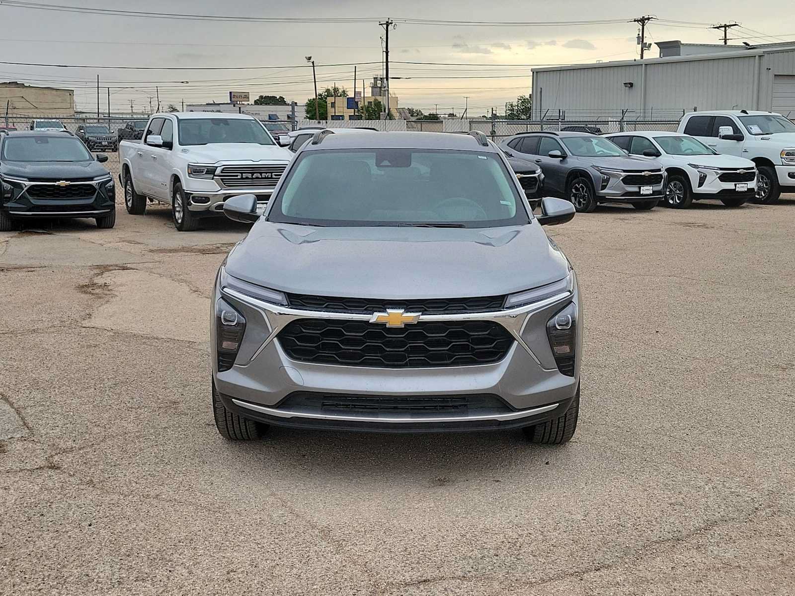 Used 2025 Chevrolet Trax LT FWD image 3